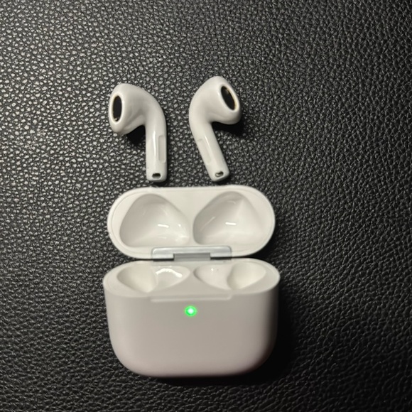 🔥Apple AirPods 4 ANC Wireless White - Picture 2 of 4